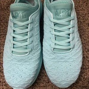 APL running shoes size 9
